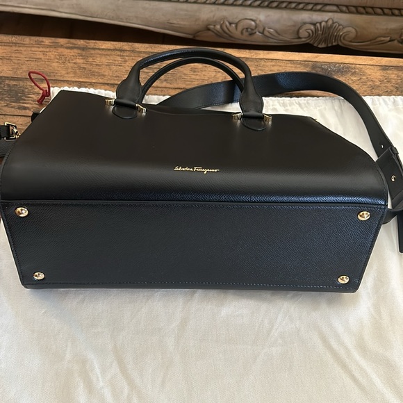 Authentic Salvatore Ferragamo satchel bag - Picture 8 of 9